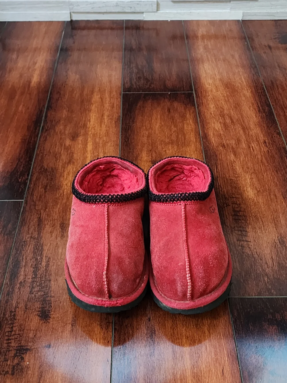 UGG Tasman Slippers Red Shearling Lined Women’s Size 4 US / 2 UK / 35 EU / 4 AU